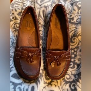 Excellent condition Clark’s loafers size 9
